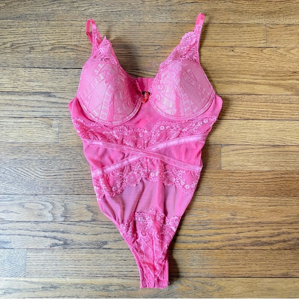 Fredericks of Hollywood, sexy, pink, sheer lace thong bodysuit size large ￼